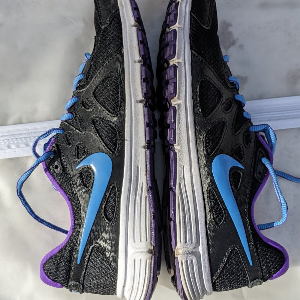 Nike Shoes - Picture 4 of 5